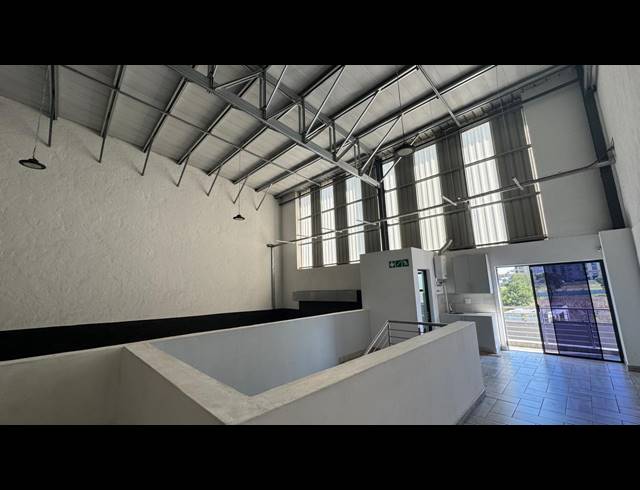 322M² WAREHOUSE TO LET IN LINBRO PARK